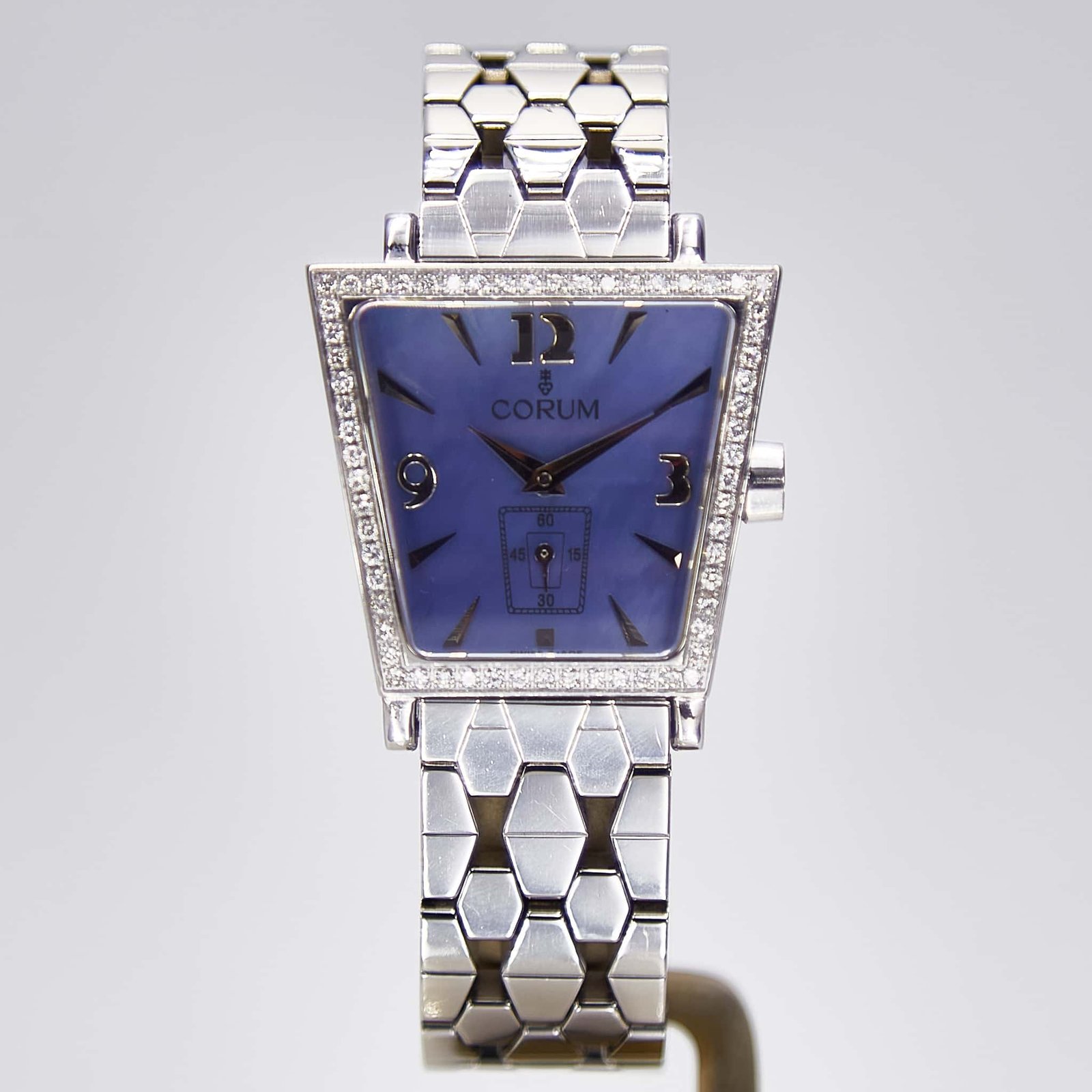 Corum Trapeze (105.404.47)