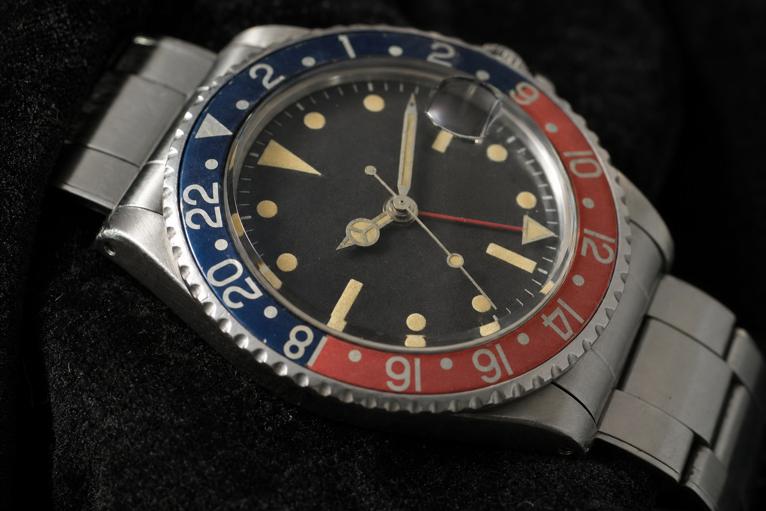 Vintage Rolex GMT-Master reference 1675 with faded Pepsi bezel on steel Oyster bracelet