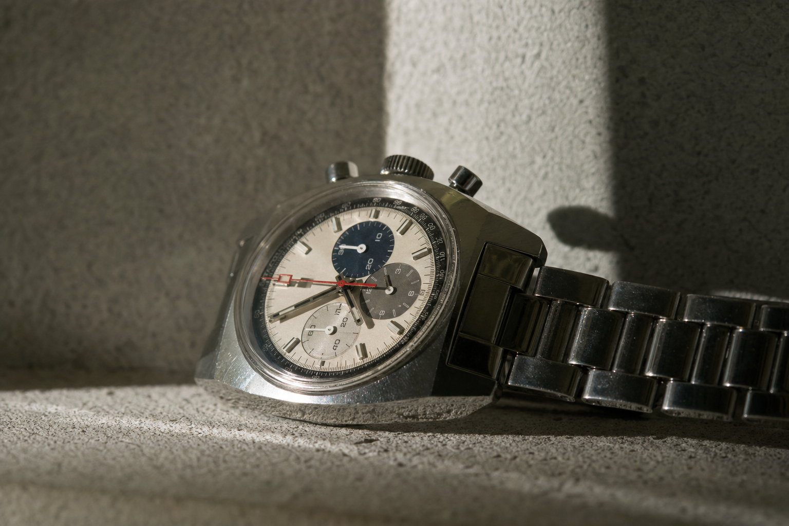 Vintage Zenith El Primero A386 high-beat automatic chronograph with tri-color sub-dials on a steel ladder bracelet, close-up.